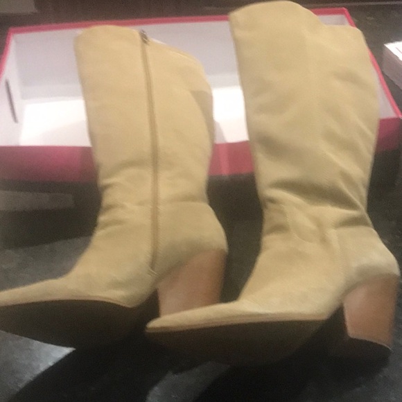 Vince Camuto knee High Boots Sz 12 Tan Suede - Picture 6 of 6